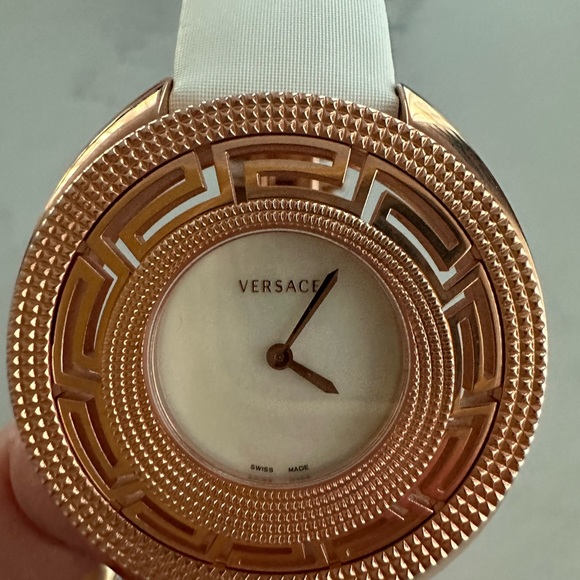 Versace Watch Ladies Rose Gold In Amazing Condition.
Reference No: 67Q battery - Picture 2 of 8